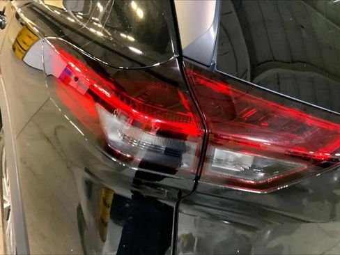 Used 2023 Nissan Rogue SV image 29