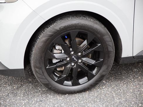 Used 2023 Kia Carnival SX Prestige FWD image 9