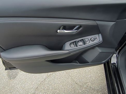 Used 2025 Nissan Sentra SV FWD image 21