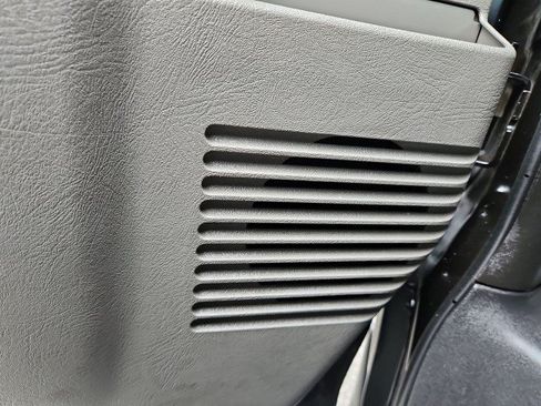 Used 2016 Chevrolet Express 2500 RWD image 22