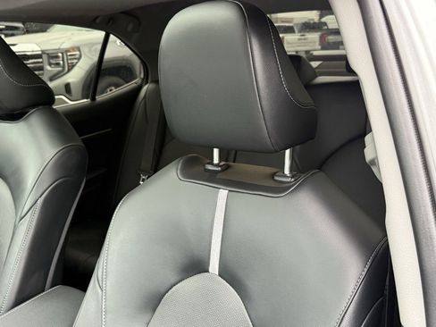 Used 2022 Toyota Camry XSE image 3