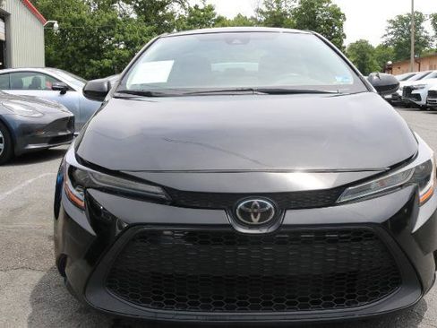 Used 2021 Toyota Corolla LE FWD image 2