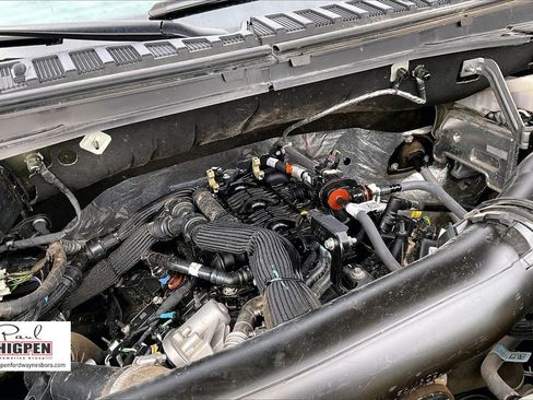 Certified 2024 Ford Expedition XLT image 34