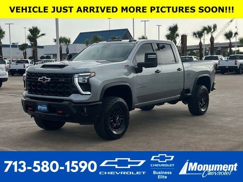 Used 2024 Chevrolet Silverado 2500 ZR2 w/ Technology Package AWD/4WD image 1