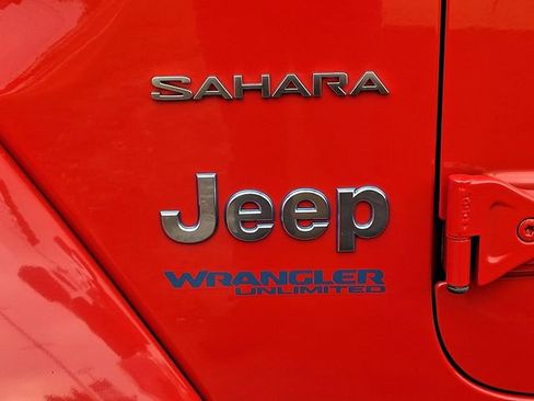 Used 2022 Jeep Wrangler Unlimited Sahara w/ Cold Weather Group AWD/4WD image 30