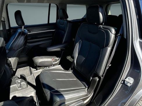 Used 2023 Jeep Grand Cherokee L Limited image 21