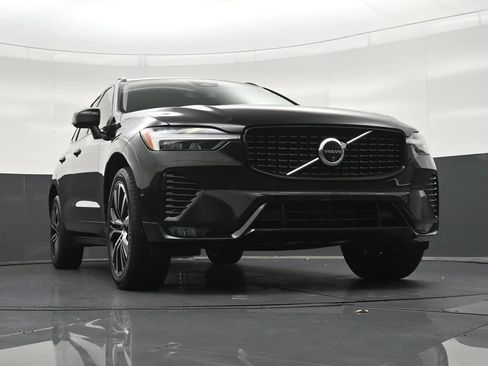 Certified 2024 Volvo XC60 B5 Plus w/ Protection Package Premier AWD/4WD image 33