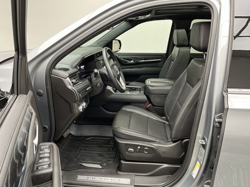 Certified 2023 GMC Yukon XL Denali AWD/4WD image 3