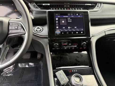 Used 2023 Jeep Grand Cherokee Laredo image 10