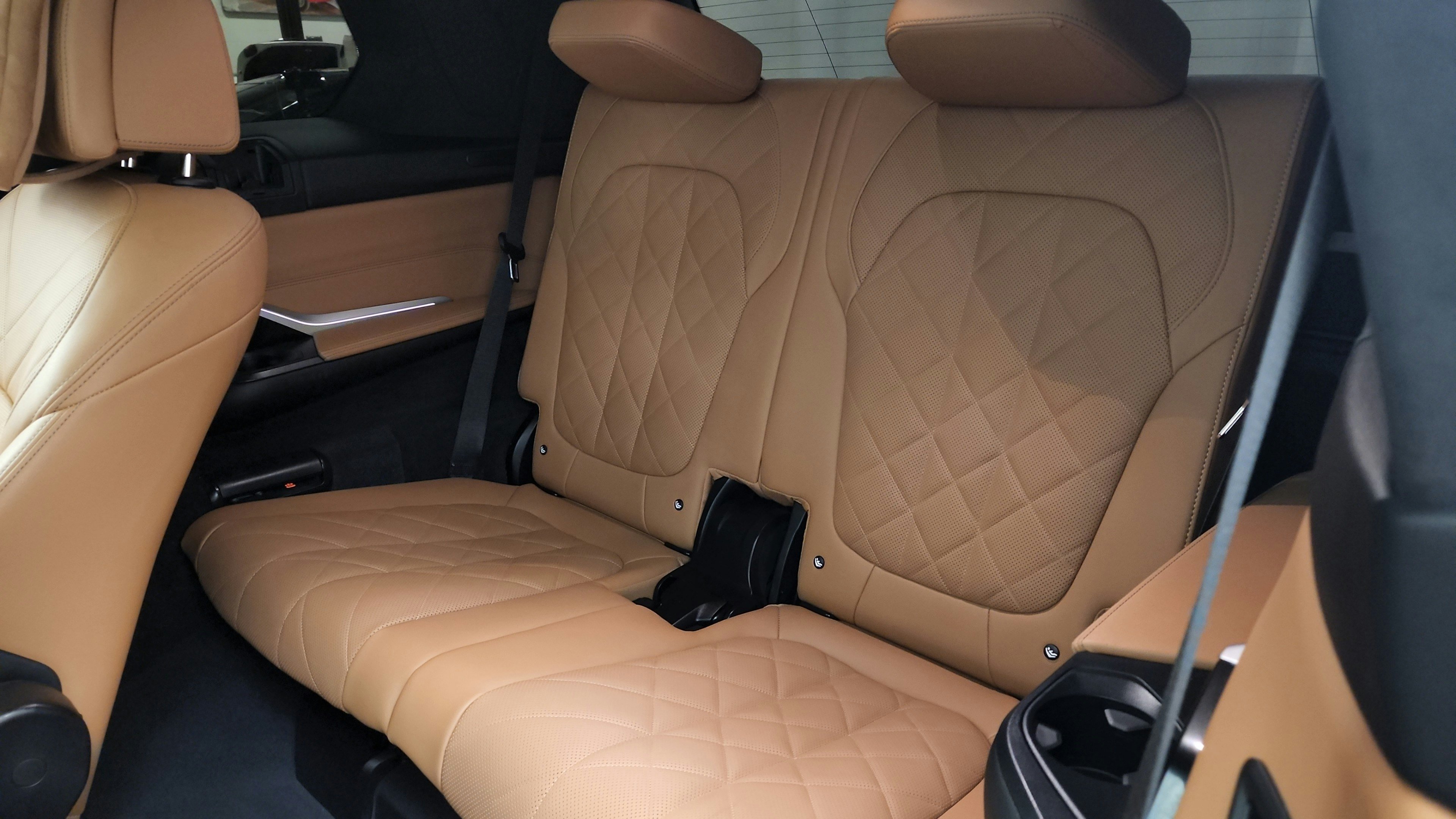 Used 2023 BMW X7 xDrive40i w/ M Sport Package AWD/4WD image 29