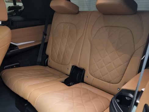 Used 2023 BMW X7 xDrive40i w/ M Sport Package AWD/4WD image 29