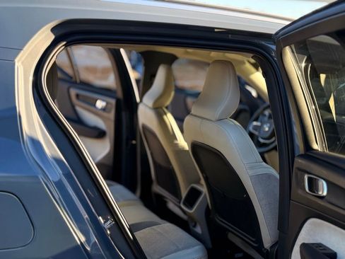 Used 2020 Volvo XC40 T5 Momentum w/ Protection Package Premier image 30