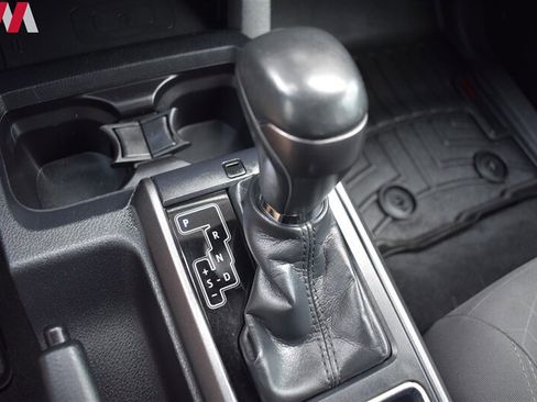 Used 2018 Toyota Tacoma TRD Off-Road AWD/4WD image 27