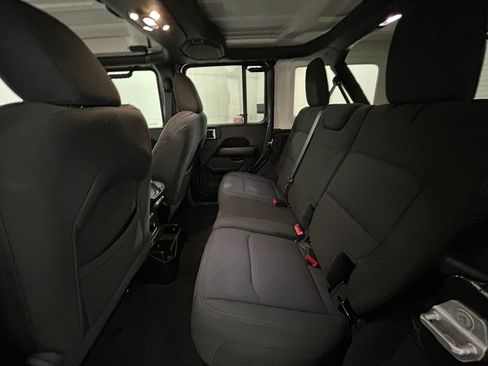 Used 2021 Jeep Wrangler Unlimited Sahara AWD/4WD image 19
