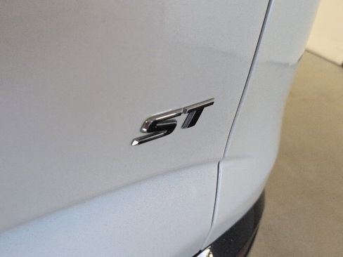 Used 2023 Buick Enclave Essence image 37