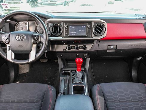 Used 2017 Toyota Tacoma SR5 image 12