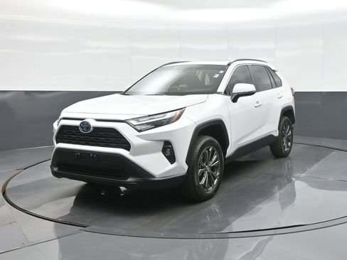 Used 2023 Toyota RAV4 XLE Premium AWD/4WD image 3