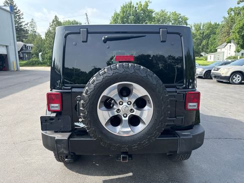 Used 2016 Jeep Wrangler Unlimited Sahara w/ Max Tow Package AWD/4WD image 4