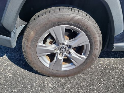 Used 2022 Toyota RAV4 XLE image 9