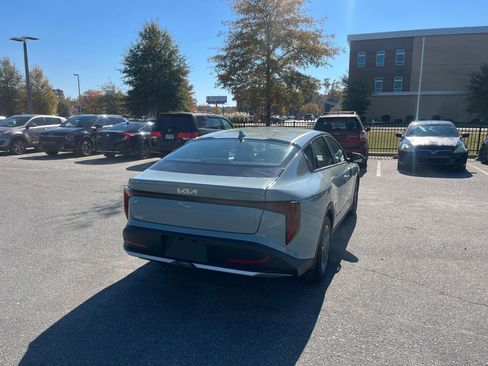 New 2025 Kia K4 LXS image 6