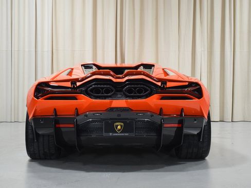 Used 2025 Lamborghini Revuelto image 13