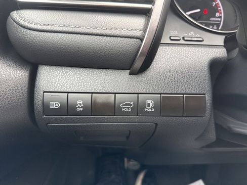 Used 2024 Toyota Camry SE image 12