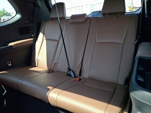 Used 2025 Toyota Grand Highlander AWD Hybrid image 11