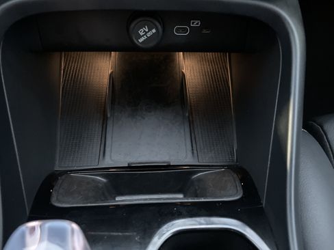 Used 2025 Volvo XC40 B5 Plus image 51