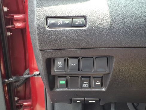 Used 2016 Nissan Rogue S AWD/4WD image 13