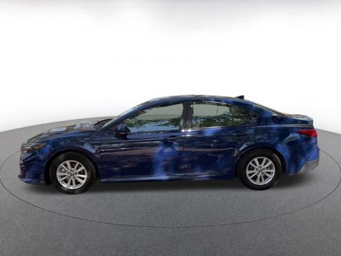 Used 2025 Toyota Camry LE image 9