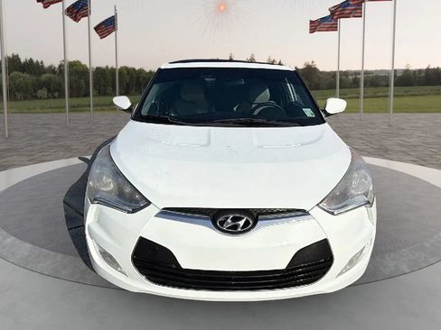 Used 2013 Hyundai Veloster w/ Style Pkg FWD image 9