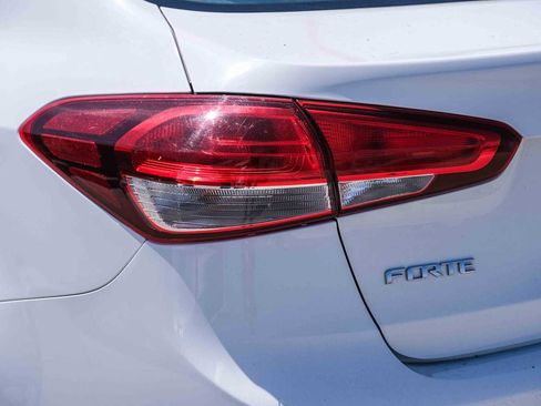 Used 2017 Kia Forte LX FWD image 7