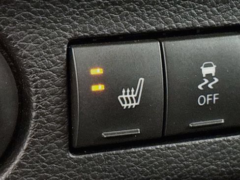 Used 2015 Jeep Wrangler Unlimited Sahara w/ Connectivity Group AWD/4WD image 21
