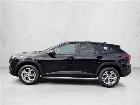 New 2026 Chevrolet Trax LS w/ LS Convenience Package FWD image 5
