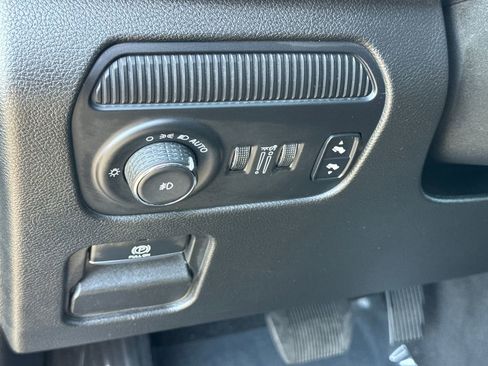 Used 2024 Jeep Wagoneer L Series II RWD image 30