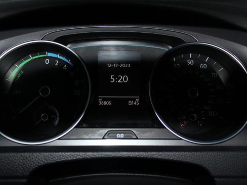 Used 2016 Volkswagen e-Golf SE image 21