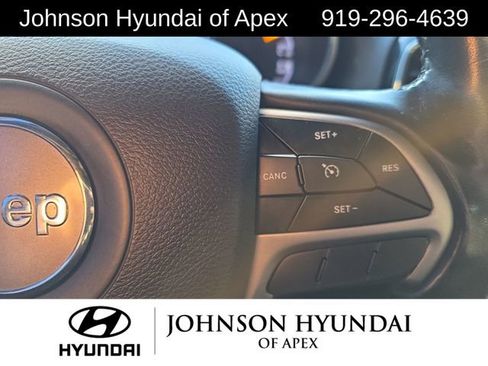 Used 2020 Jeep Grand Cherokee Laredo w/ Laredo X Package image 31