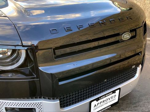 Used 2024 Land Rover Defender 110 SE image 31