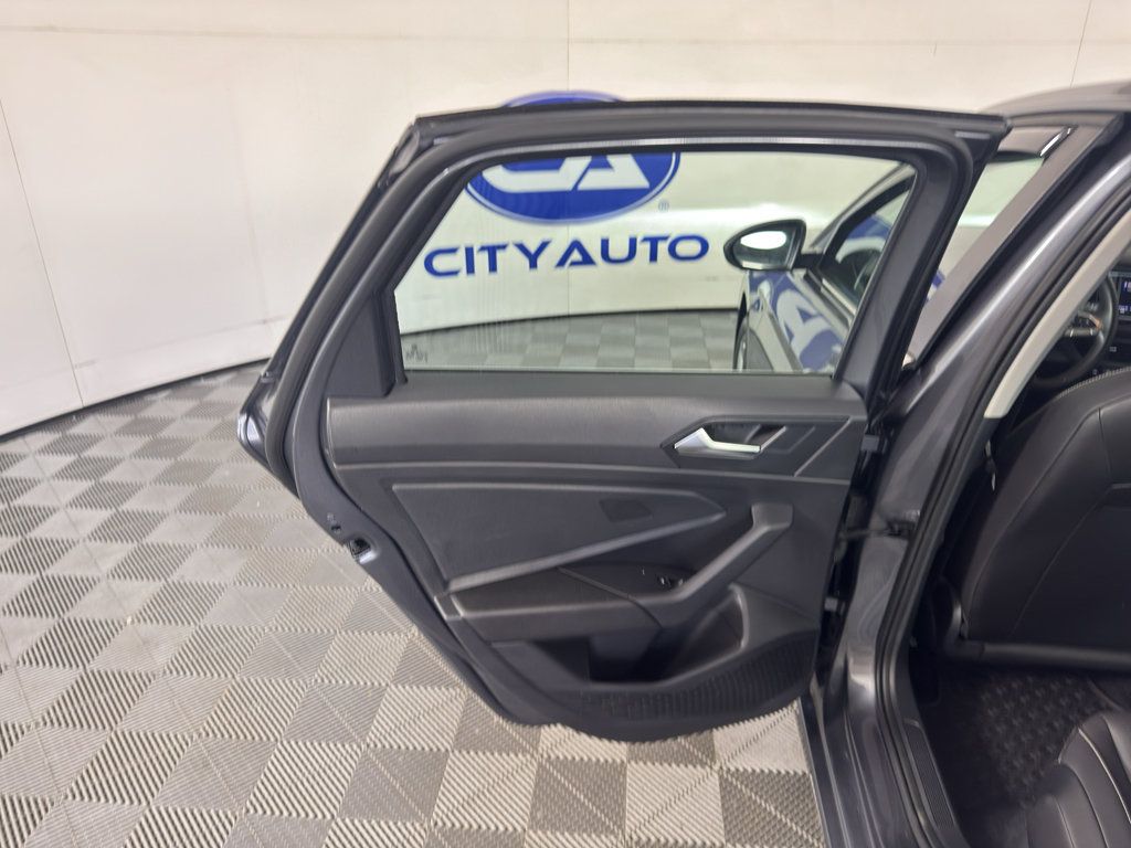 Used 2022 Volkswagen Jetta SE FWD image 30
