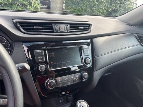 Used 2020 Nissan Rogue S FWD image 7