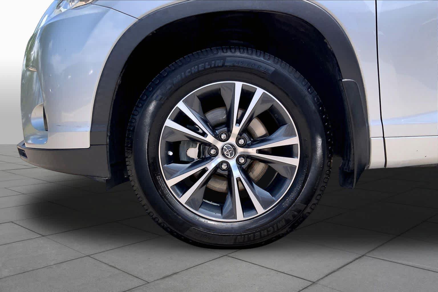 Used 2017 Toyota Highlander LE FWD image 11
