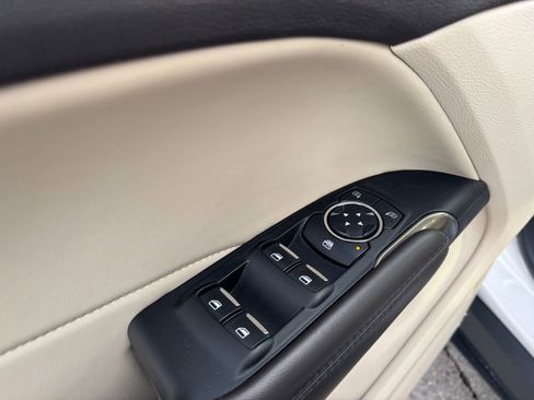 Used 2019 Lincoln MKC Premiere image 16