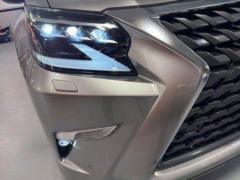 Used 2023 Lexus GX 460 Premium w/ Premium Package image 40