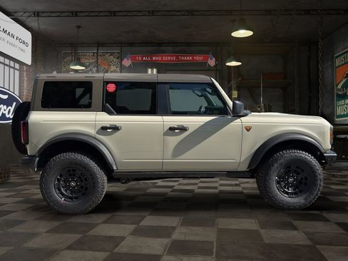 New 2026 Ford Bronco Badlands AWD/4WD image 7