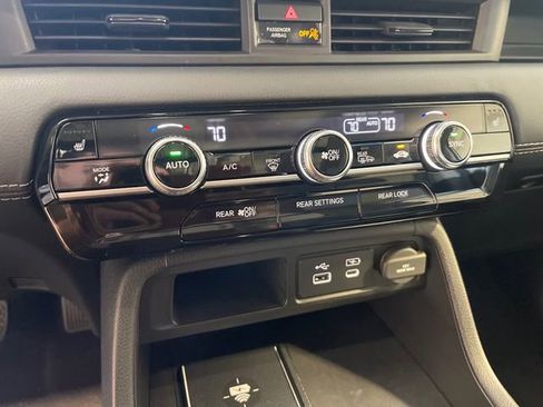 Certified 2025 Honda Pilot Touring image 14