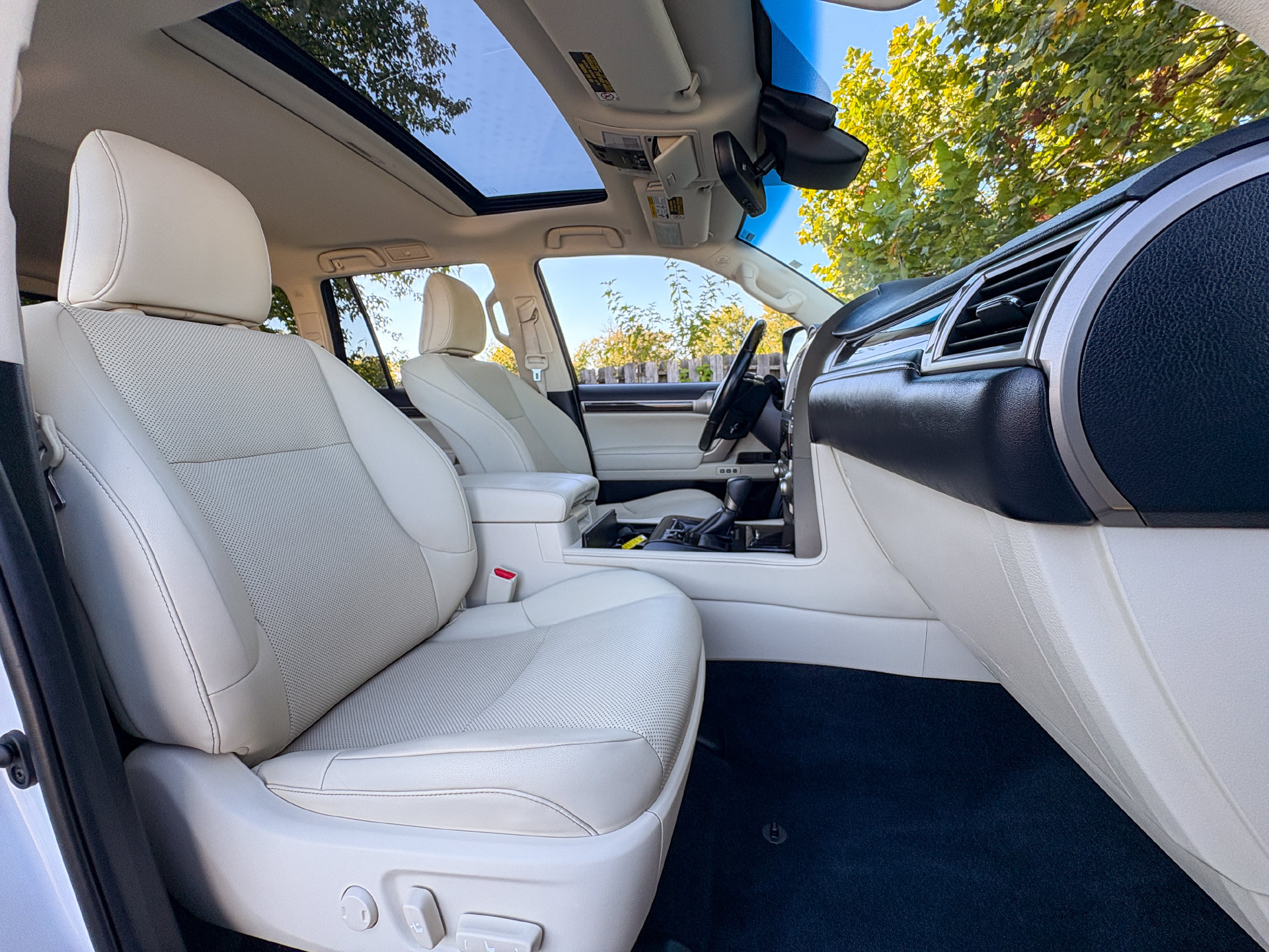 Used 2021 Lexus GX 460 Premium w/ Premium Package AWD/4WD image 21