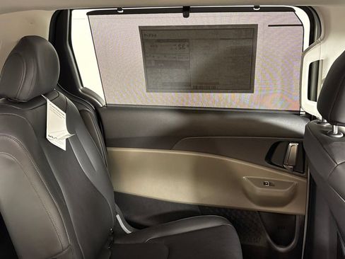 New 2026 Kia Carnival EX FWD image 21