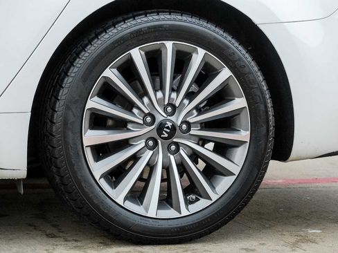 Used 2019 Kia Cadenza Premium image 58