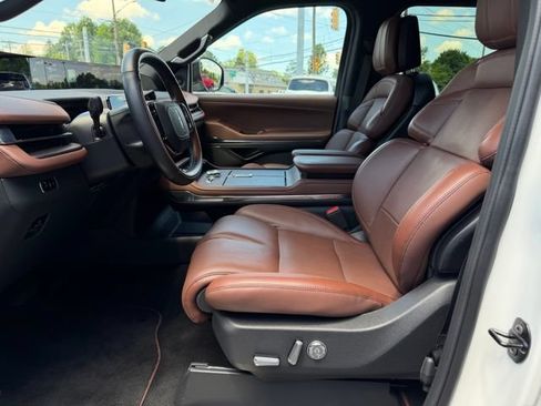 Used 2025 Lincoln Navigator Reserve AWD/4WD image 32