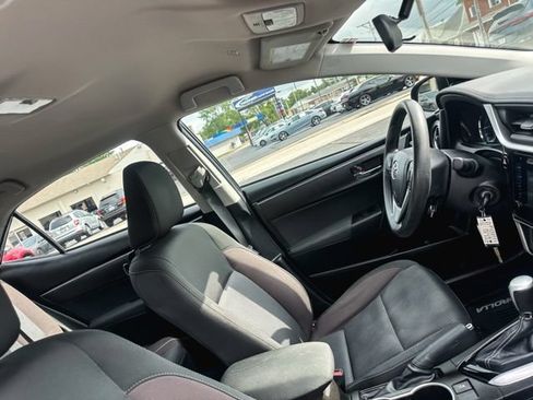 Used 2018 Toyota Corolla LE FWD image 22